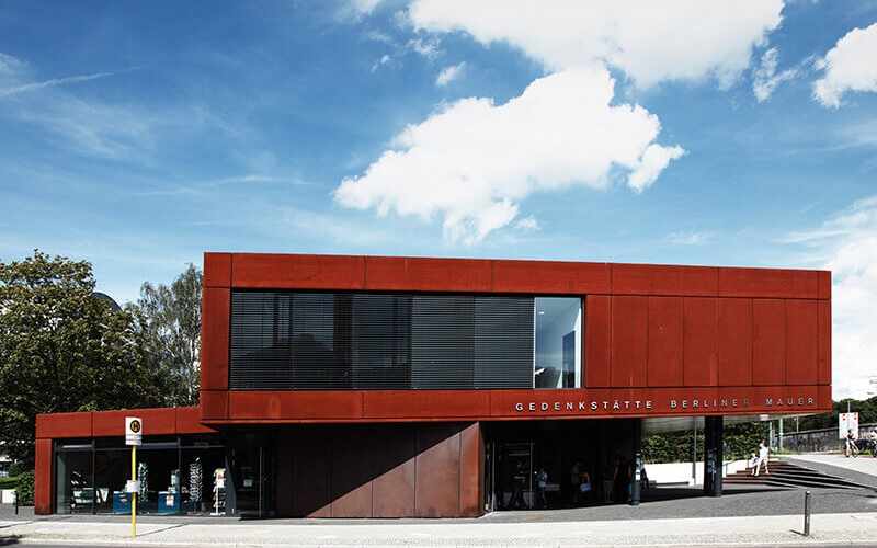 Verarbeitung der Fassade der Gedenkstätte Berliner Mauer