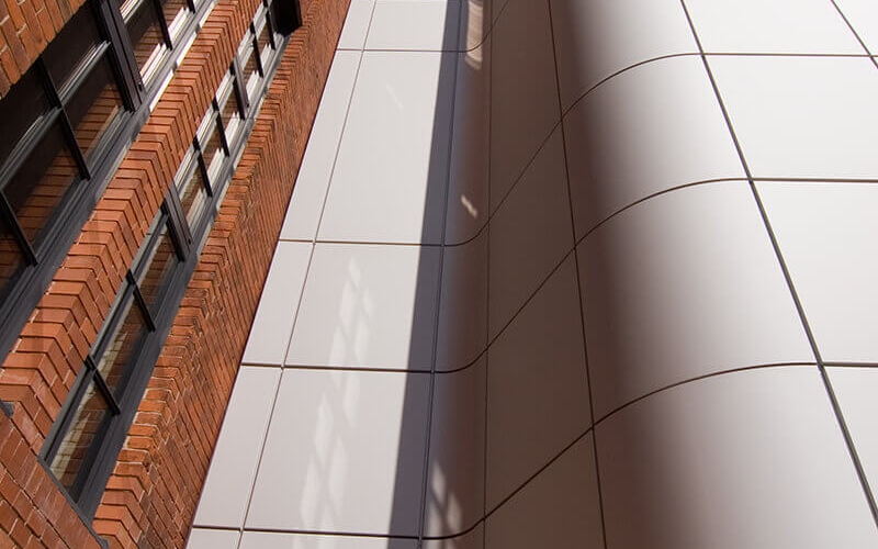 Verarbeitung von Metallfassaden druch Dieringer Blechbearbeitung