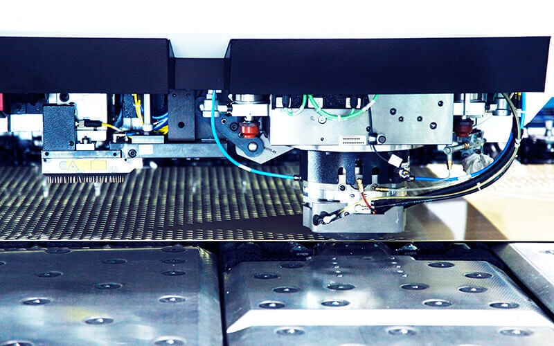 Moderne Blech- und Profilbearbeitungsmaschinen bieten eine hohe Vielfalt an Fertigungsmöglichkeiten